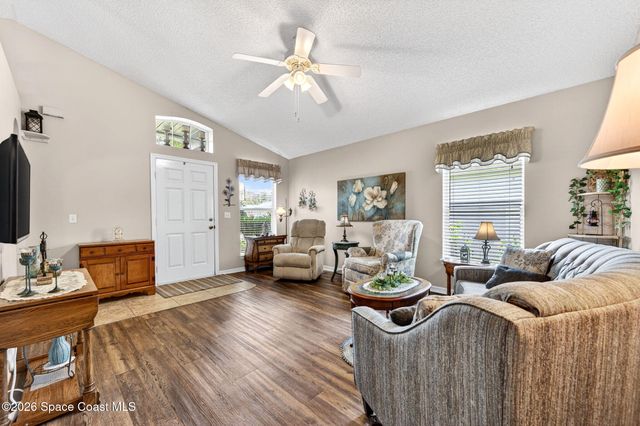 2125 Redwood Circle NE, Palm Bay, FL 32905