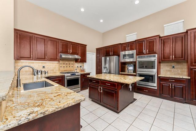 409 Misty Haven Ct, Roseville, CA 95661