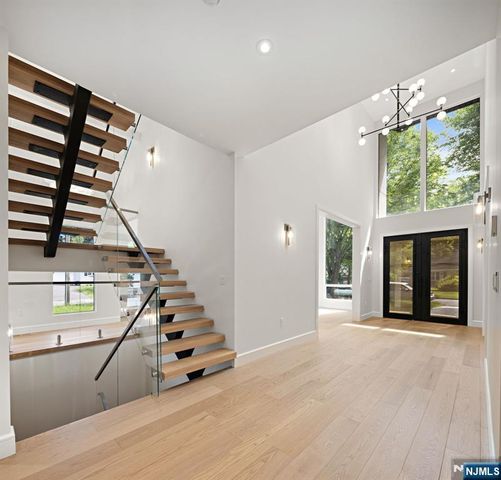 648 Falmouth Avenue, Paramus, NJ 07652