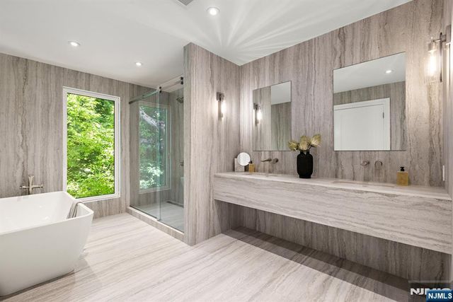 648 Falmouth Avenue, Paramus, NJ 07652
