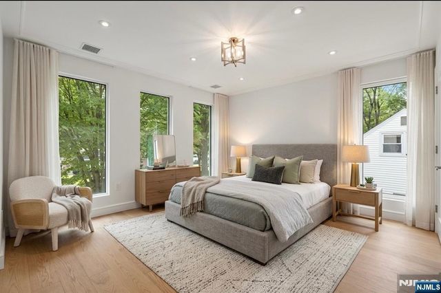 648 Falmouth Avenue, Paramus, NJ 07652