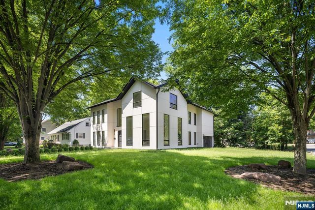 648 Falmouth Avenue, Paramus, NJ 07652
