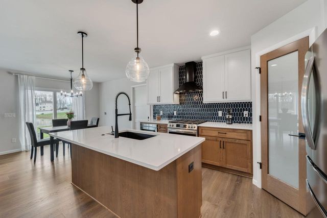 N53W19853 Kingair DRIVE, Menomonee Falls, WI 53051