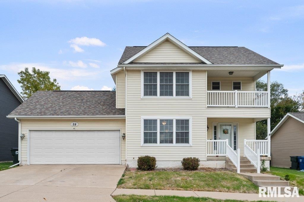 28 W VILLAGE Circle, Davenport, IA 52806