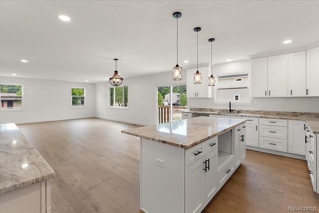 8774 Speedway Drive, Shelby Charter Township, MI 48317
