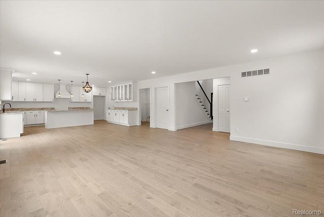 8774 Speedway Drive, Shelby Charter Township, MI 48317