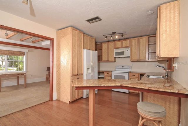 1000 GANTT AVENUE, Sarasota, FL 34232