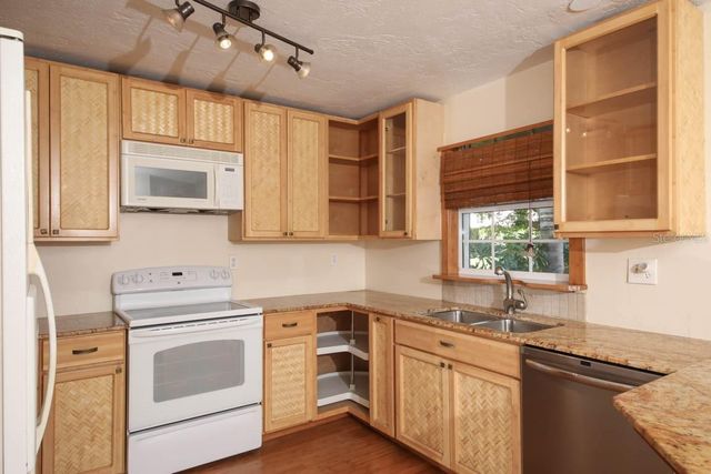 1000 GANTT AVENUE, Sarasota, FL 34232