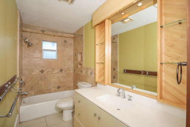 1000 GANTT AVENUE, Sarasota, FL 34232