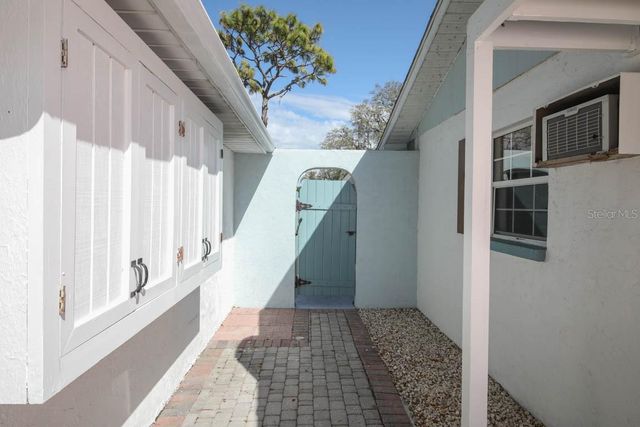 1000 GANTT AVENUE, Sarasota, FL 34232