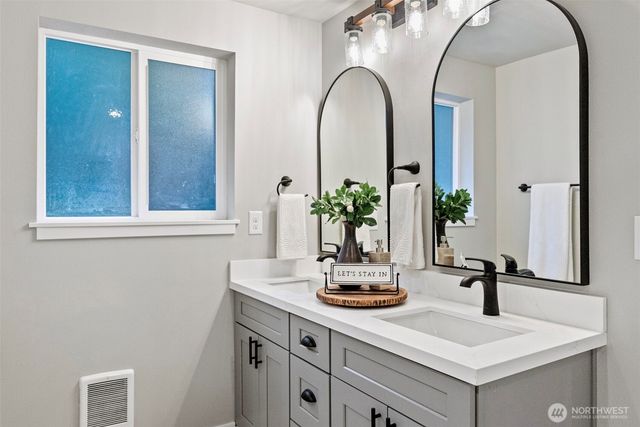 9921 148th Avenue NW, Gig Harbor, WA 98329