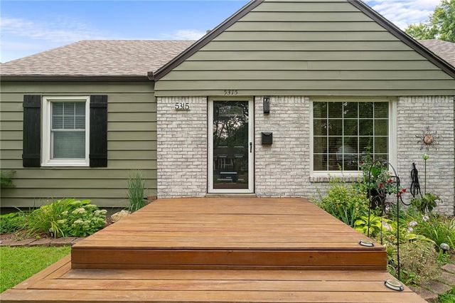 5315 W 71st Terrace, Prairie Village, KS 66208