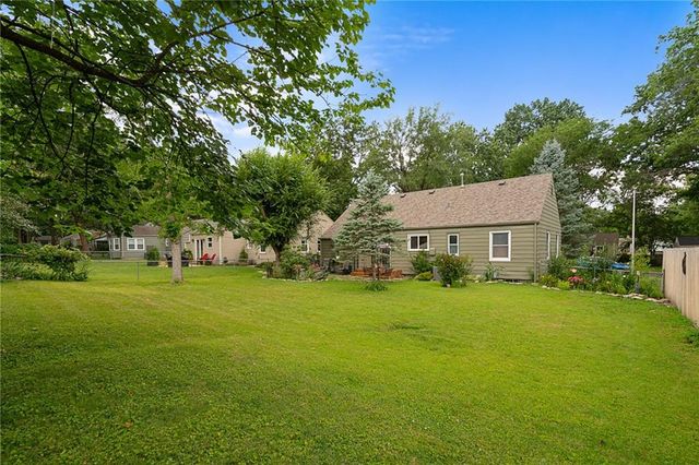 5315 W 71st Terrace, Prairie Village, KS 66208
