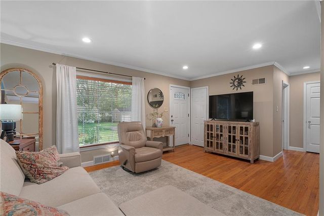 5315 W 71st Terrace, Prairie Village, KS 66208