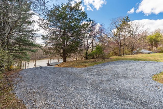 509 Pleasure Point DR, Goodview, VA 24095