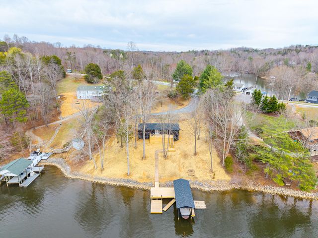 509 Pleasure Point DR, Goodview, VA 24095