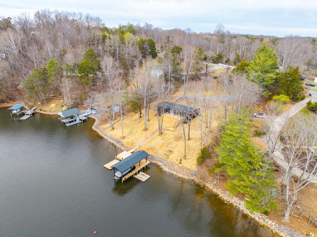 509 Pleasure Point DR, Goodview, VA 24095