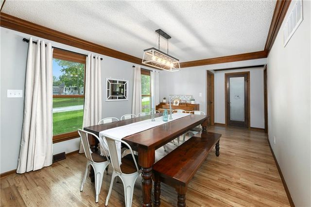 1100 SW 44th Street, Blue Springs, MO 64015