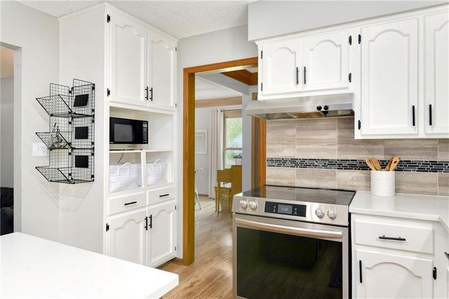 1100 SW 44th Street, Blue Springs, MO 64015
