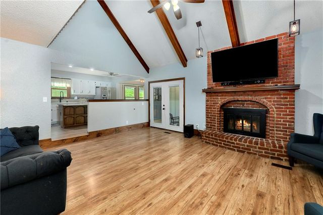 1100 SW 44th Street, Blue Springs, MO 64015