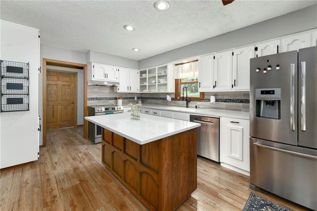 1100 SW 44th Street, Blue Springs, MO 64015