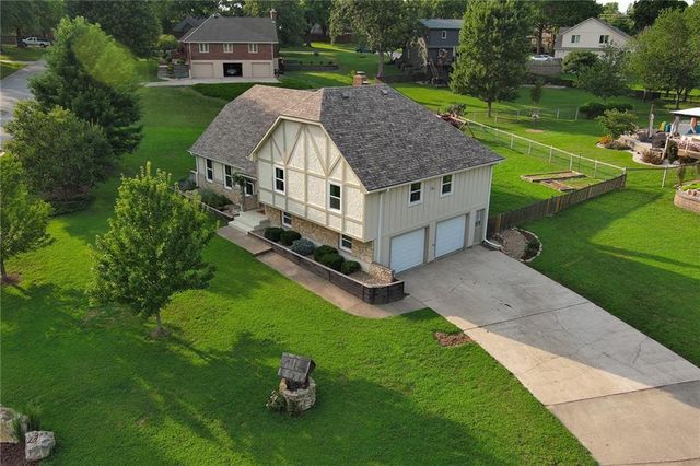 1100 SW 44th Street, Blue Springs, MO 64015