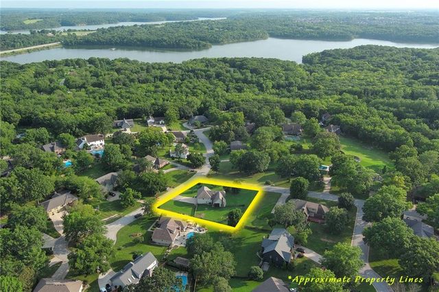 1100 SW 44th Street, Blue Springs, MO 64015