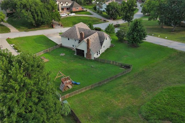 1100 SW 44th Street, Blue Springs, MO 64015