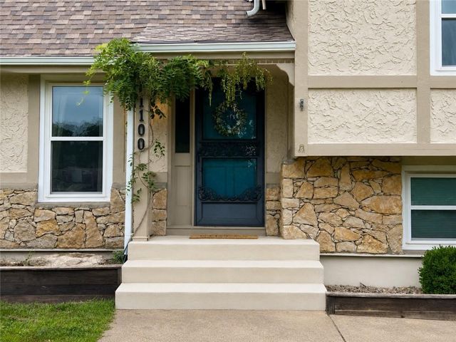 1100 SW 44th Street, Blue Springs, MO 64015