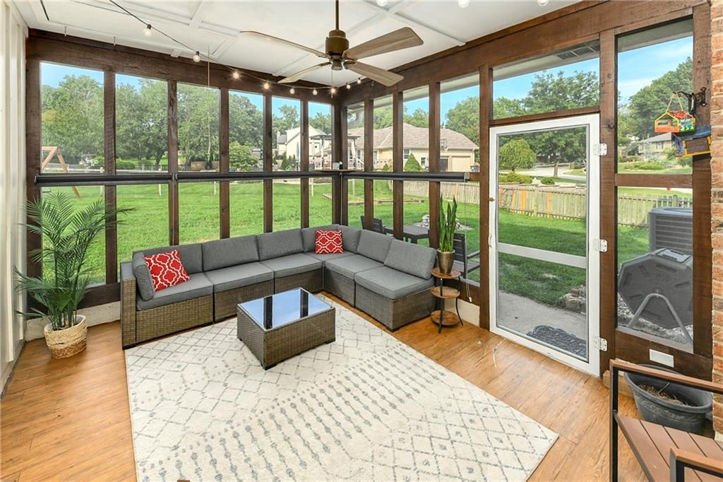 1100 SW 44th Street, Blue Springs, MO 64015