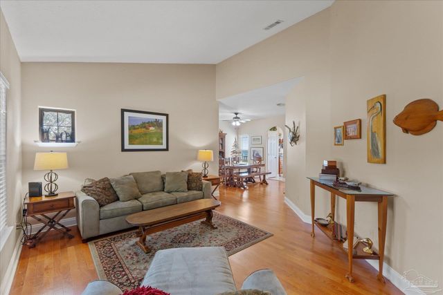 4845 Soundside Dr, Gulf Breeze, FL 32563
