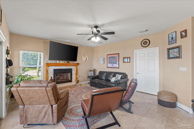 4845 Soundside Dr, Gulf Breeze, FL 32563