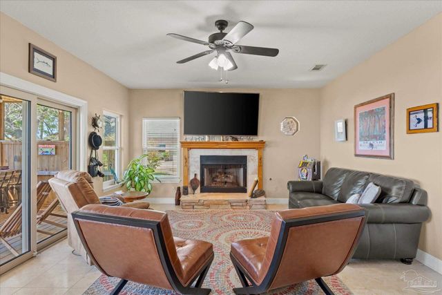 4845 Soundside Dr, Gulf Breeze, FL 32563