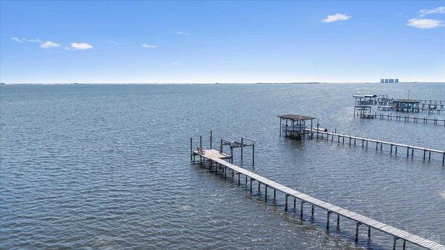 4845 Soundside Dr, Gulf Breeze, FL 32563