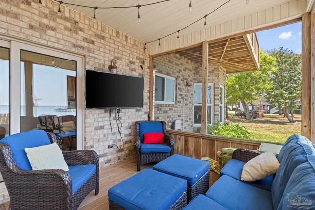 4845 Soundside Dr, Gulf Breeze, FL 32563