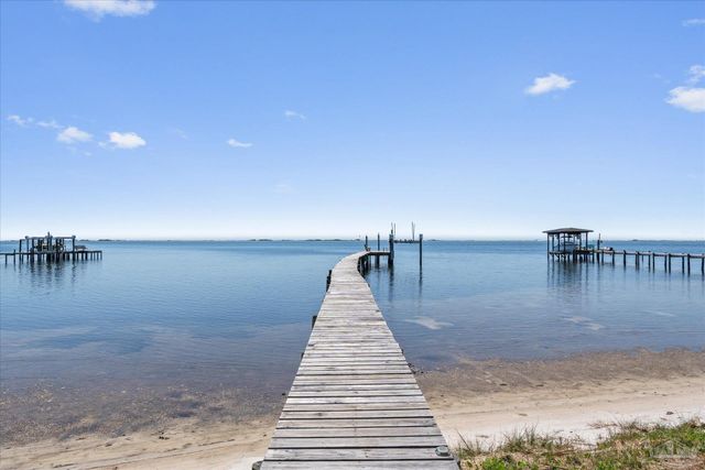 4845 Soundside Dr, Gulf Breeze, FL 32563