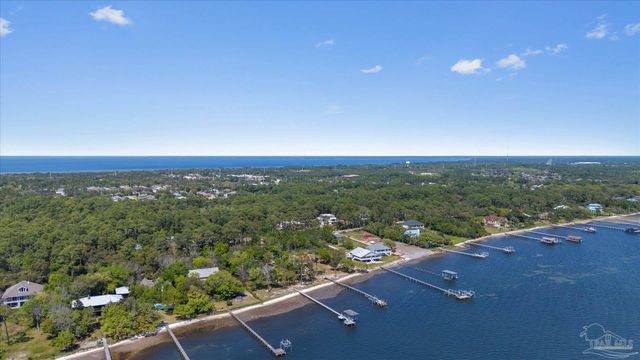 4845 Soundside Dr, Gulf Breeze, FL 32563