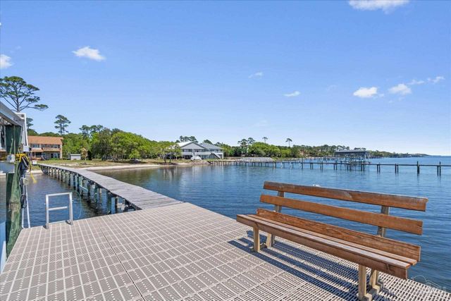 4845 Soundside Dr, Gulf Breeze, FL 32563