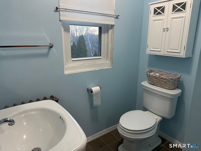 989 North Farms Road, Wallingford, CT 06492