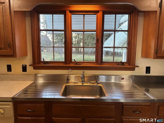 989 North Farms Road, Wallingford, CT 06492