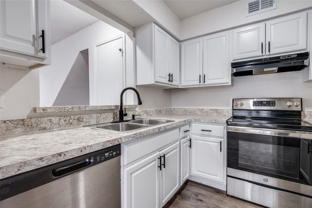 2166 E Arkansas Lane, Arlington, TX 76014