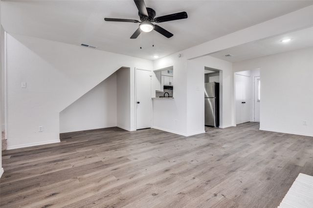 2166 E Arkansas Lane, Arlington, TX 76014