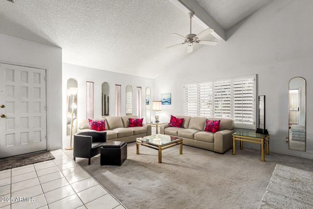 4627 W LANE Avenue, Glendale, AZ 85301