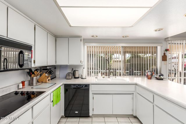 4627 W LANE Avenue, Glendale, AZ 85301