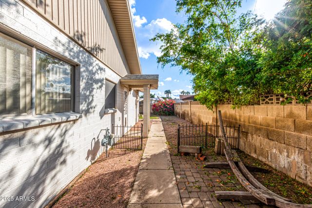 4627 W LANE Avenue, Glendale, AZ 85301