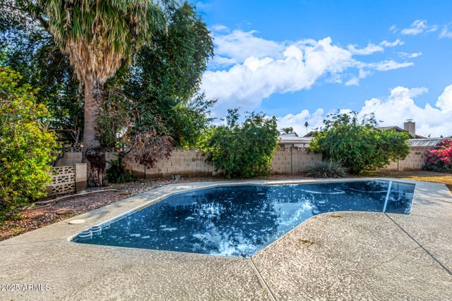 4627 W LANE Avenue, Glendale, AZ 85301