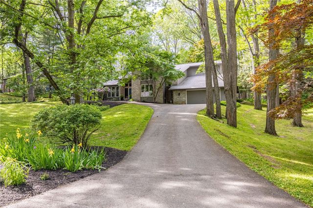 16 Great Oak Lane, Perinton, NY 14534