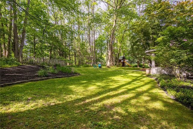 16 Great Oak Lane, Perinton, NY 14534
