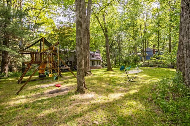 16 Great Oak Lane, Perinton, NY 14534