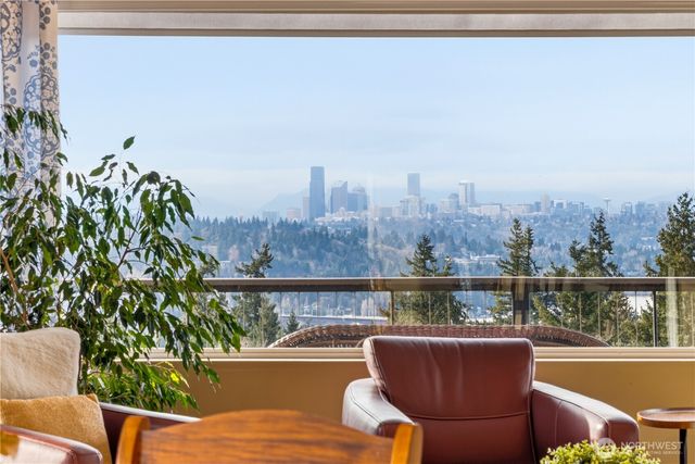 13635 SE 43rd Street, Bellevue, WA 98006